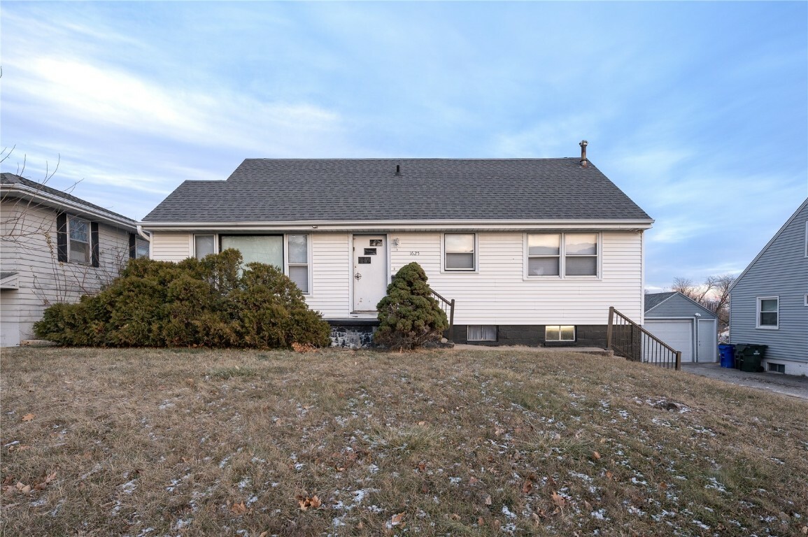 1625 11th Street NW  Cedar Rapids IA 52405 photo
