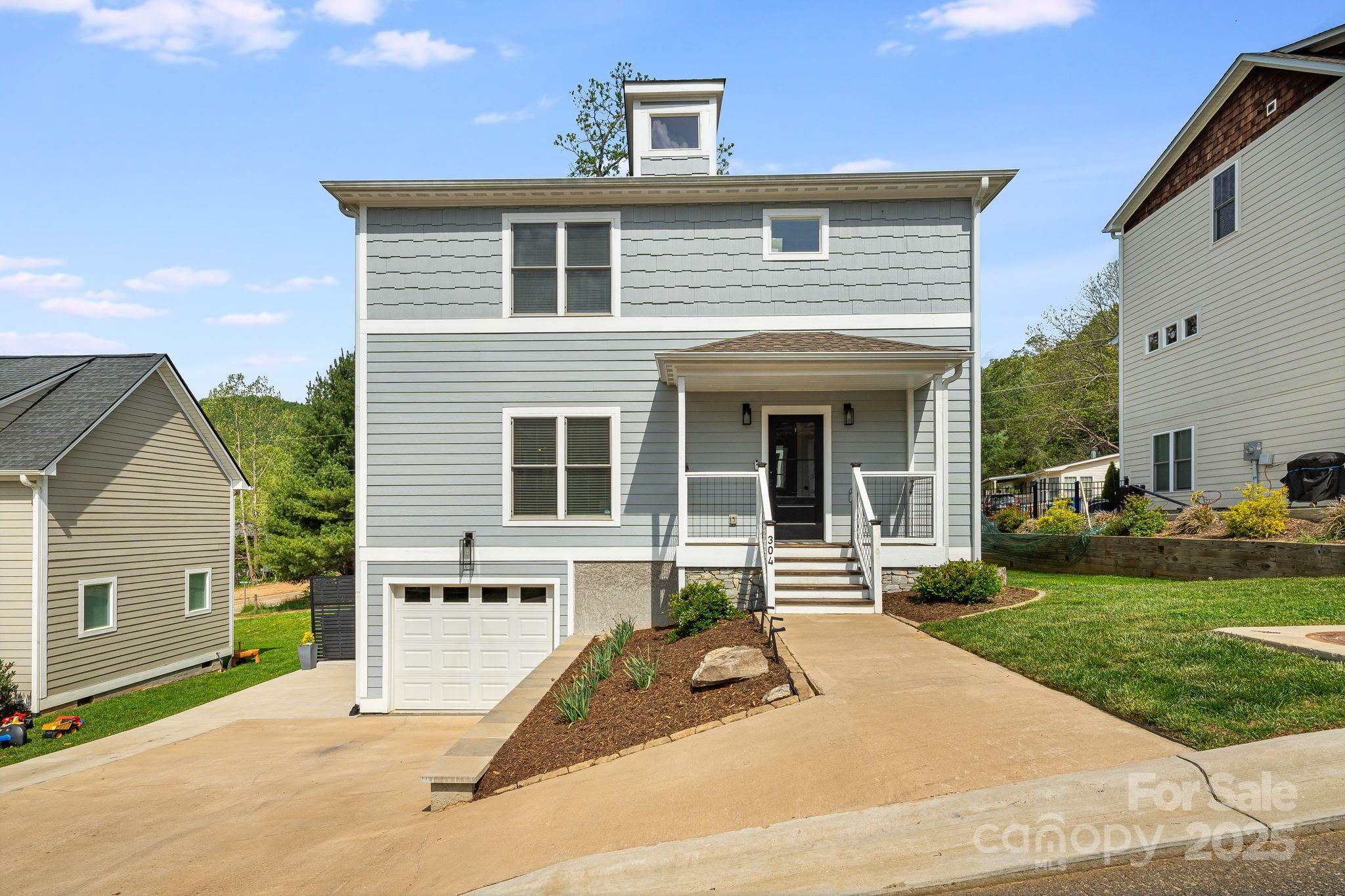 Property Photo: 304 Magnolia Ridge Road NC 28778