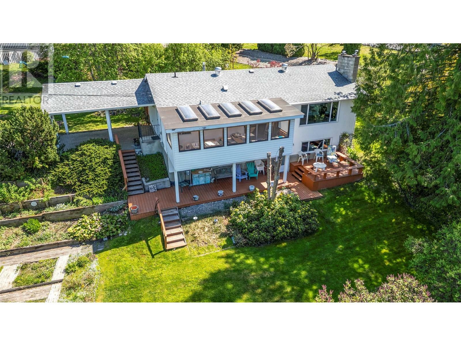 1811 9 Avenue Southeast  Salmon Arm BC V1E 2J6 photo