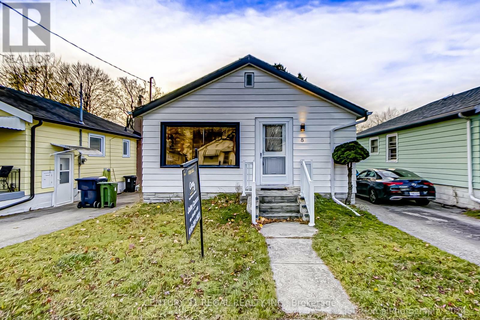 Property Photo: 8 Bexhill Avenue ON M1L 3B4