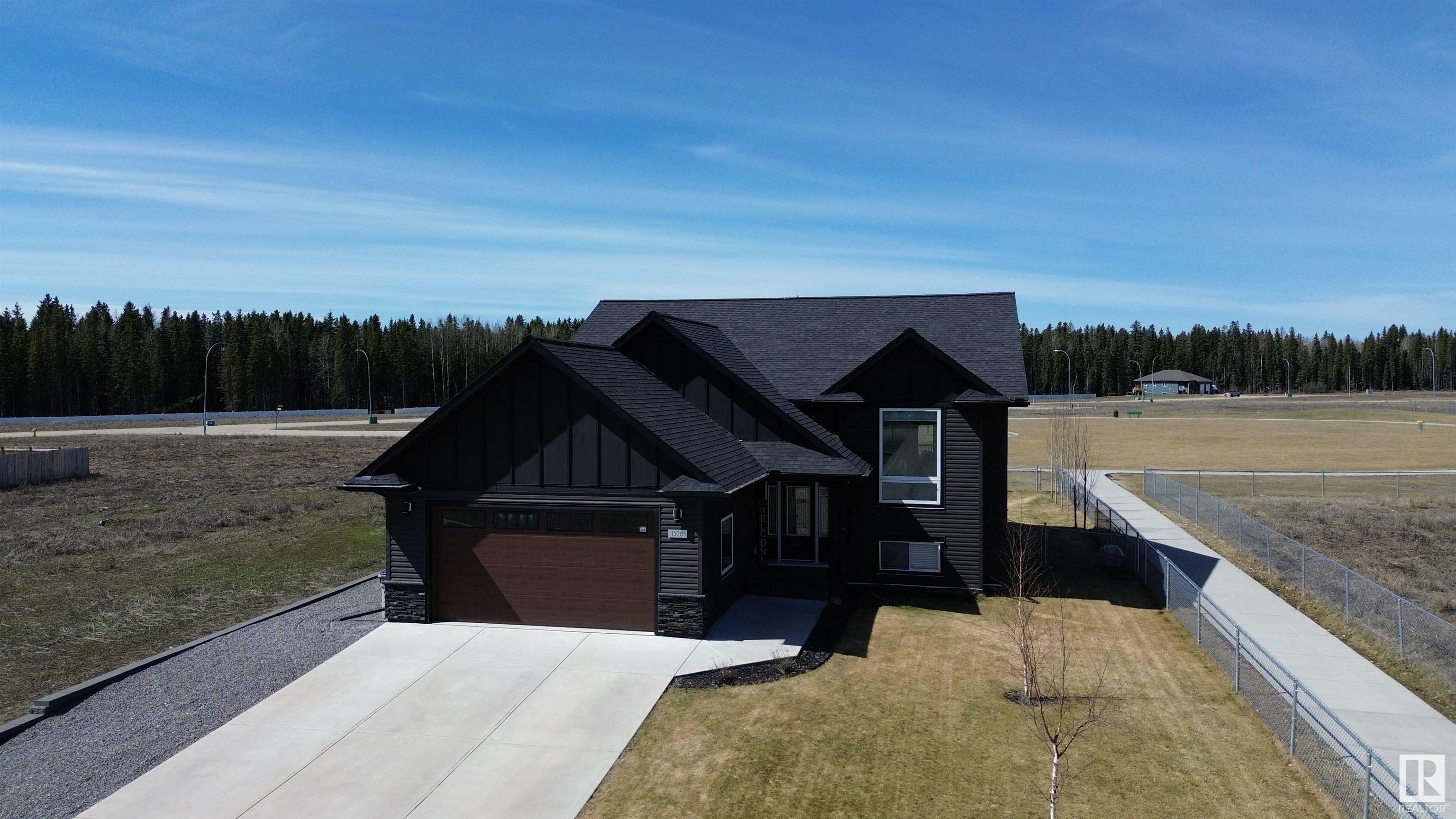 Property Photo: 1528 43 Street AB T7E 0A5