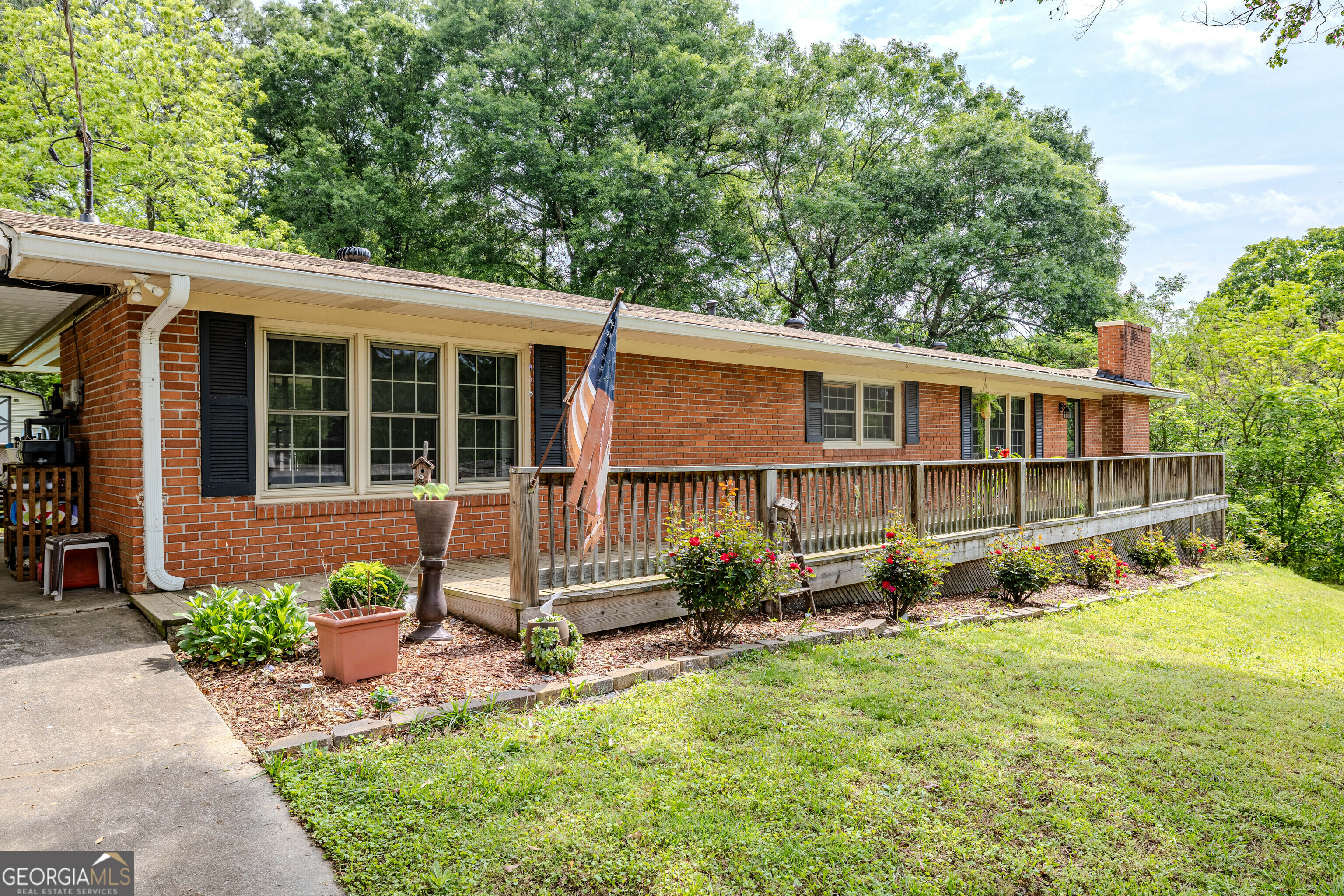 Property Photo: 33 Lady Marian Drive NE GA 30161