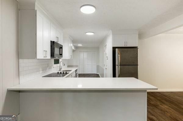 Property Photo: 1019 Crestwood Lane GA 30087