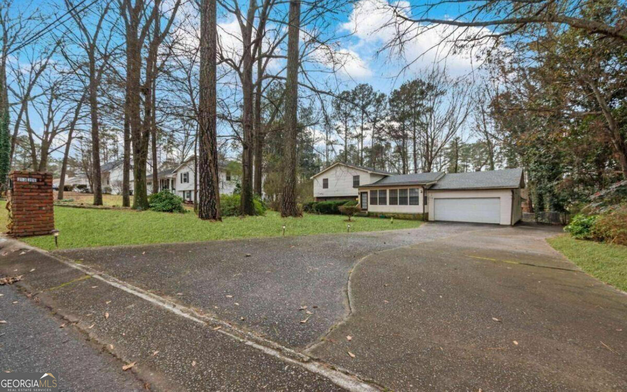Property Photo: 2325 Lago Drive GA 30236