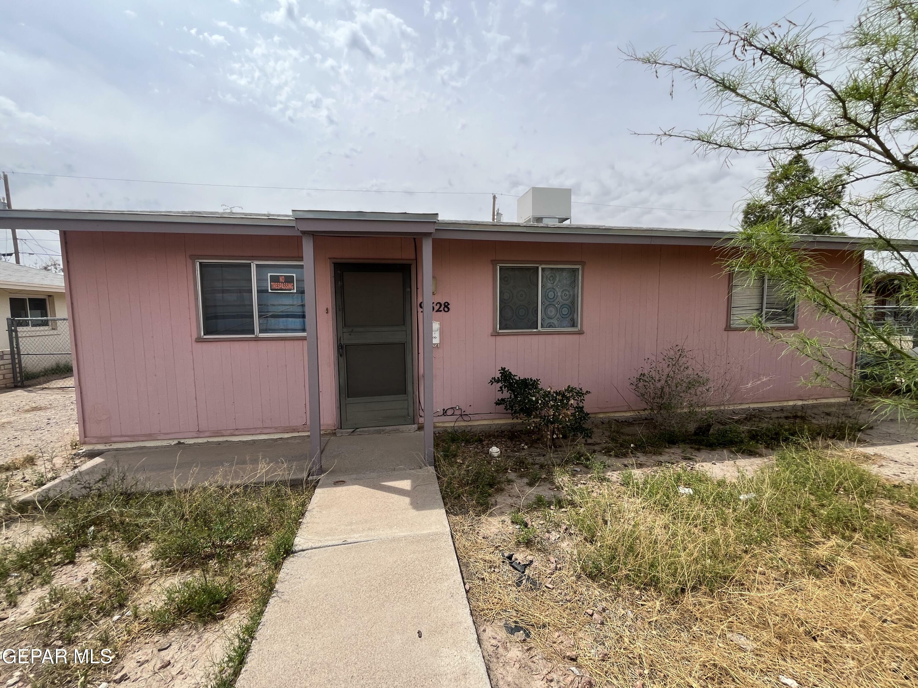 Property Photo: 9328 San Lorenzo Avenue TX 79907