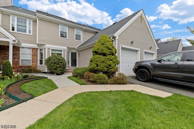 Property Photo: 18 Daisy Ct NJ 08889