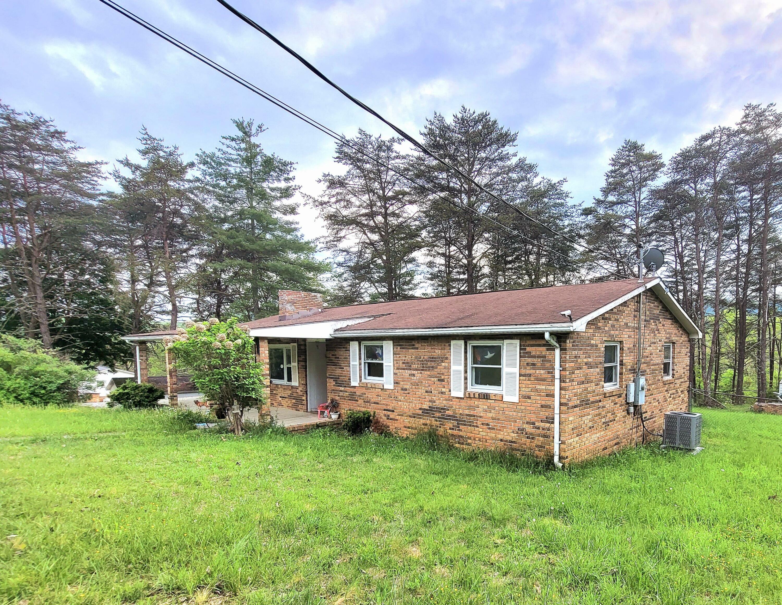Property Photo: 287 Clark St WV 25951
