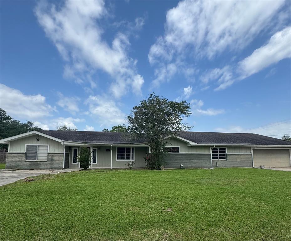 Property Photo:  805 Dugas Street  TX 77611 