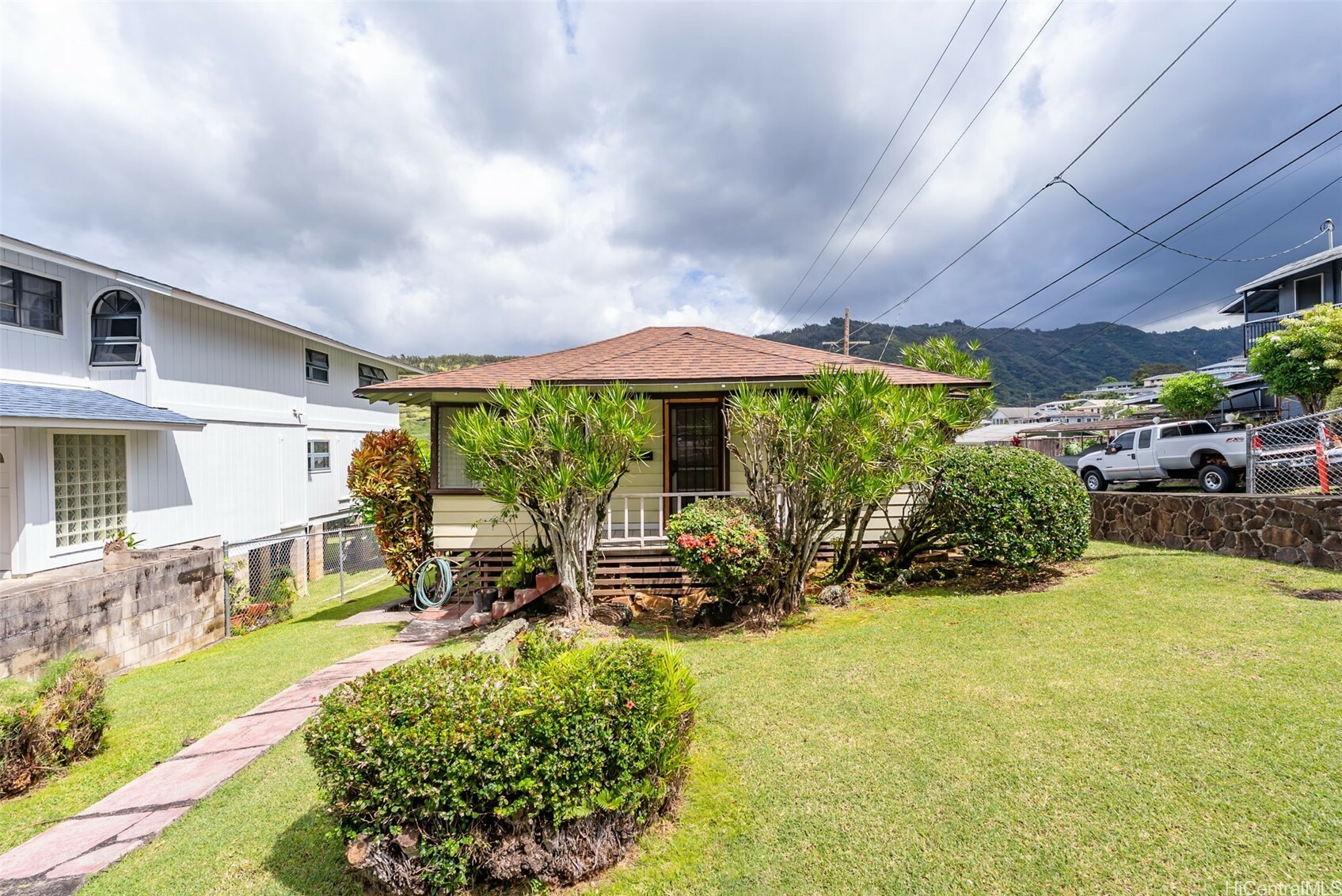 2538 Nihi Street  Honolulu HI 96819 photo