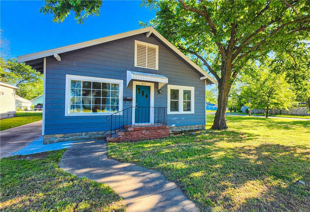 Property Photo:  917 W Main Street  KS 67301 