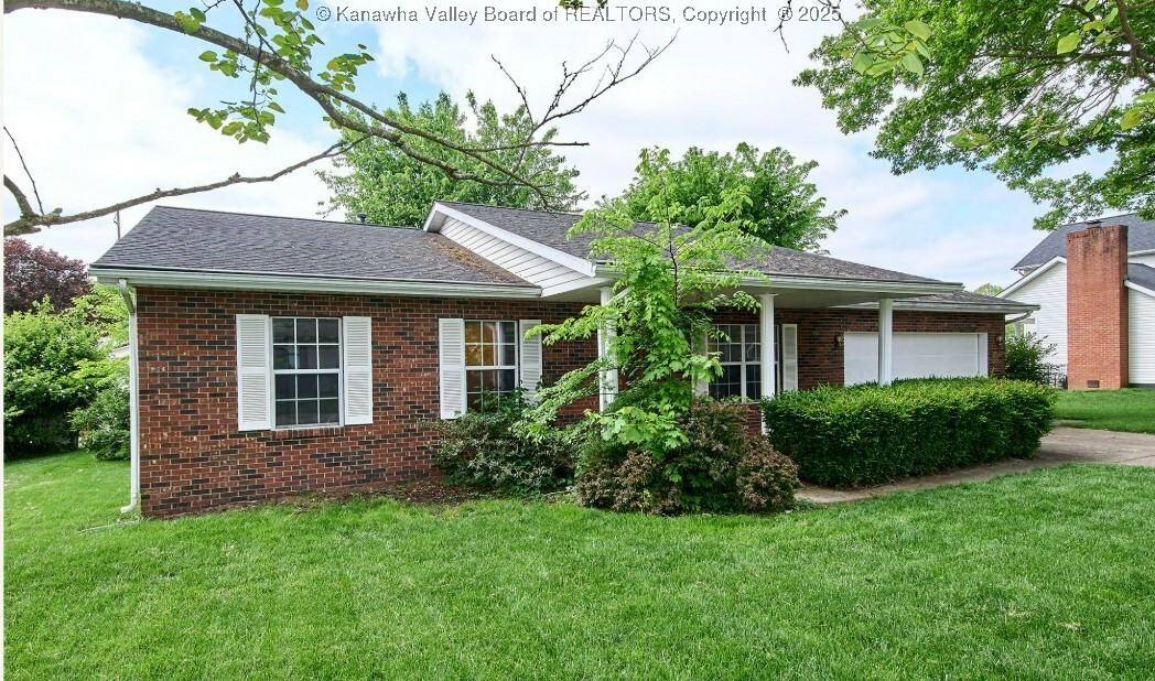 Property Photo: 5 Royal Oak Court WV 25526