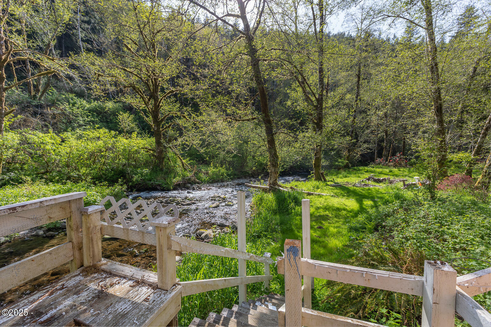 Property Photo: 642 N New Bridge Rd OR 97368