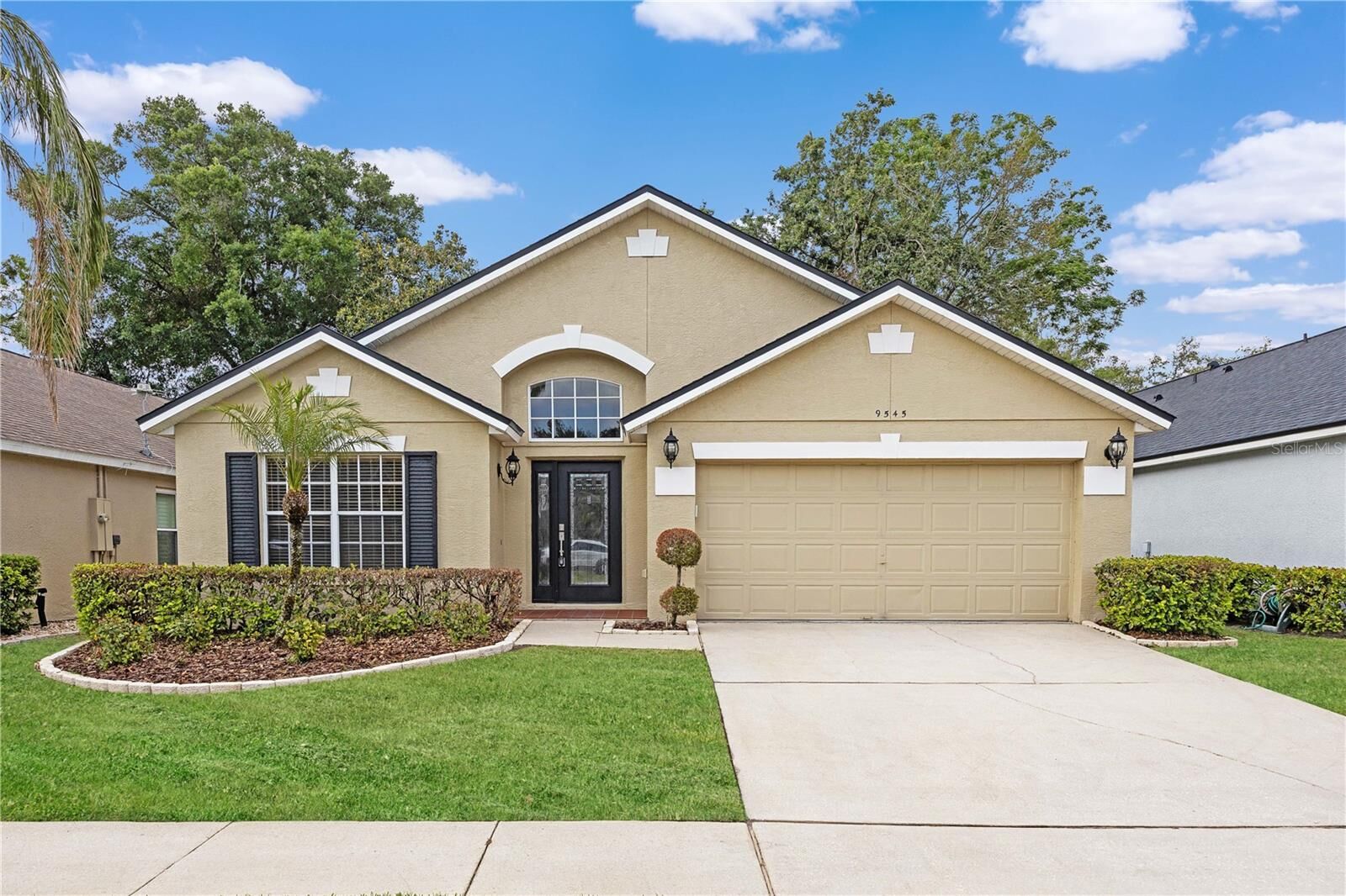 Property Photo: 9545 Southern Garden Circle FL 32714