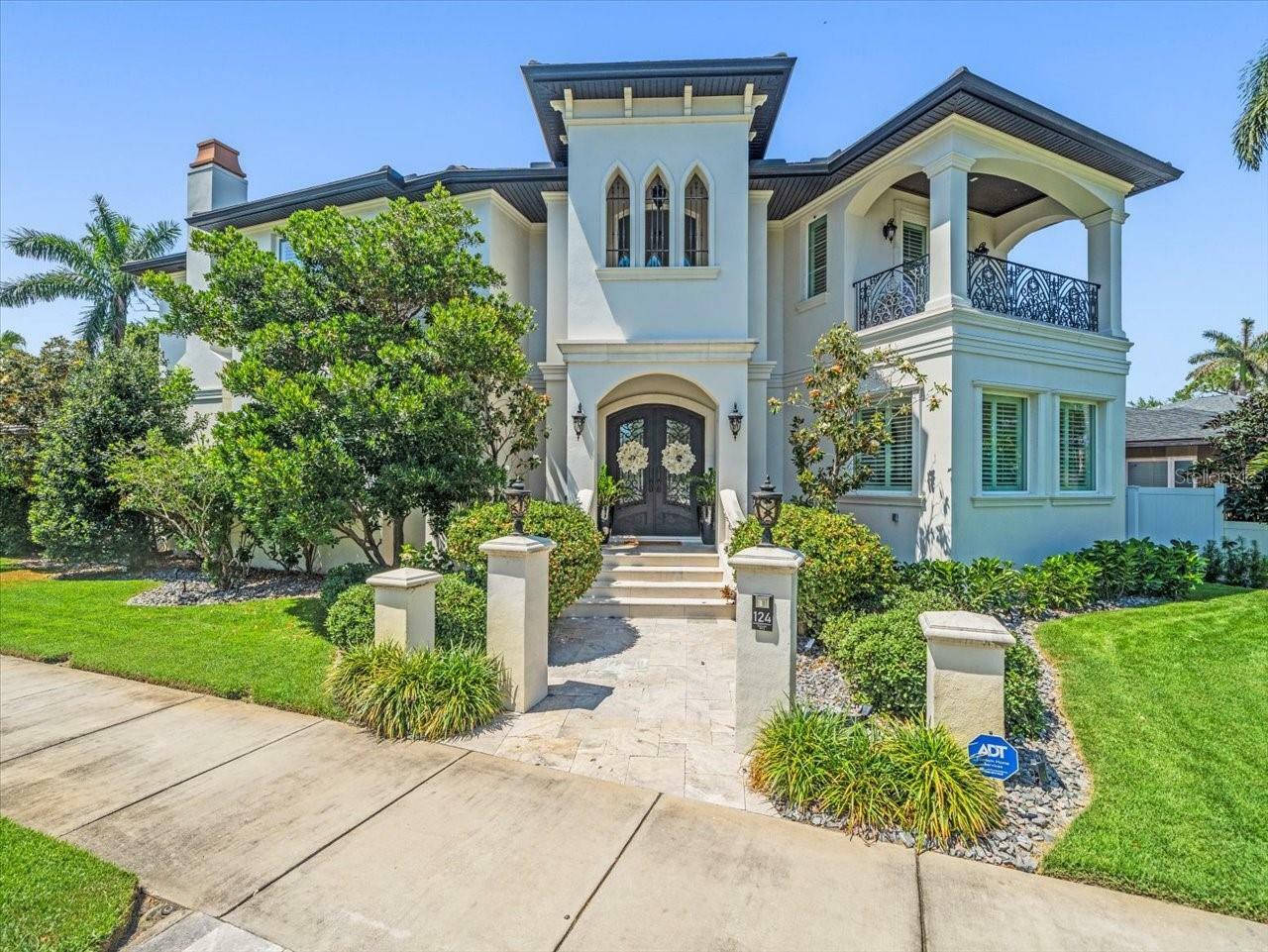 Property Photo: 124 Estado Way NE FL 33704