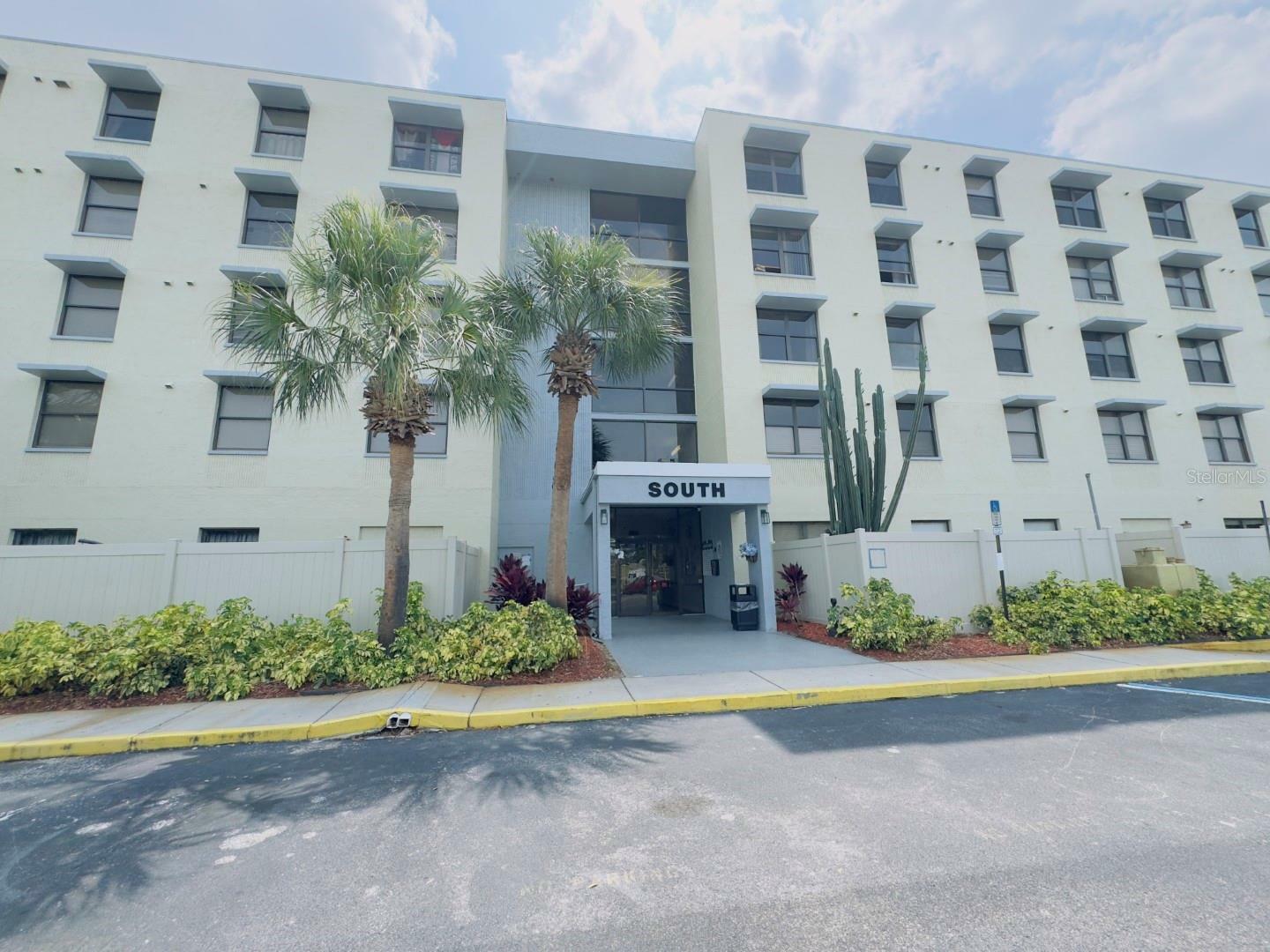 Property Photo: 701 S Madison Avenue 414 FL 33756