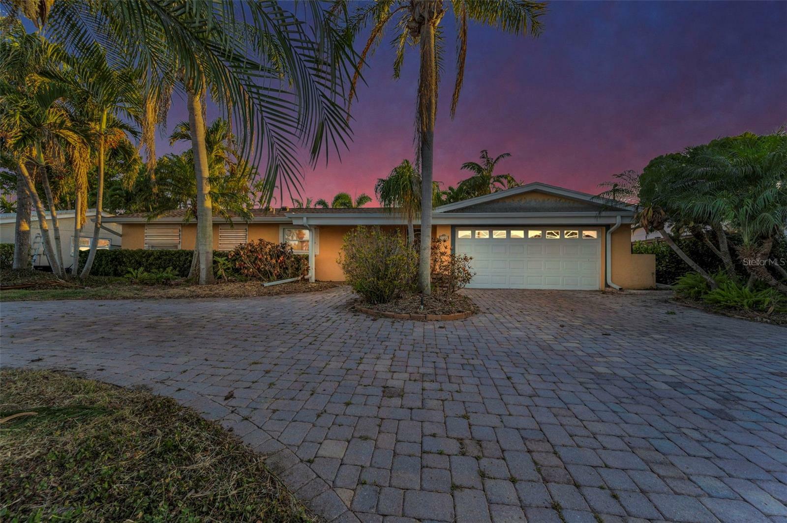 Property Photo: 4772 Dover Street NE FL 33703