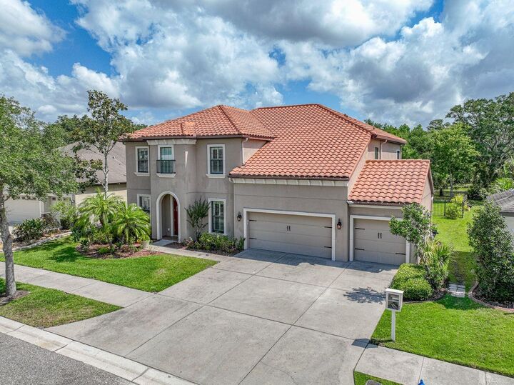 Property Photo: 7927 Hampton Lake Drive FL 33647