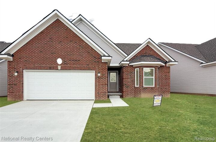 305 Devonshire Drive 8  Lapeer MI 48446 4798 photo