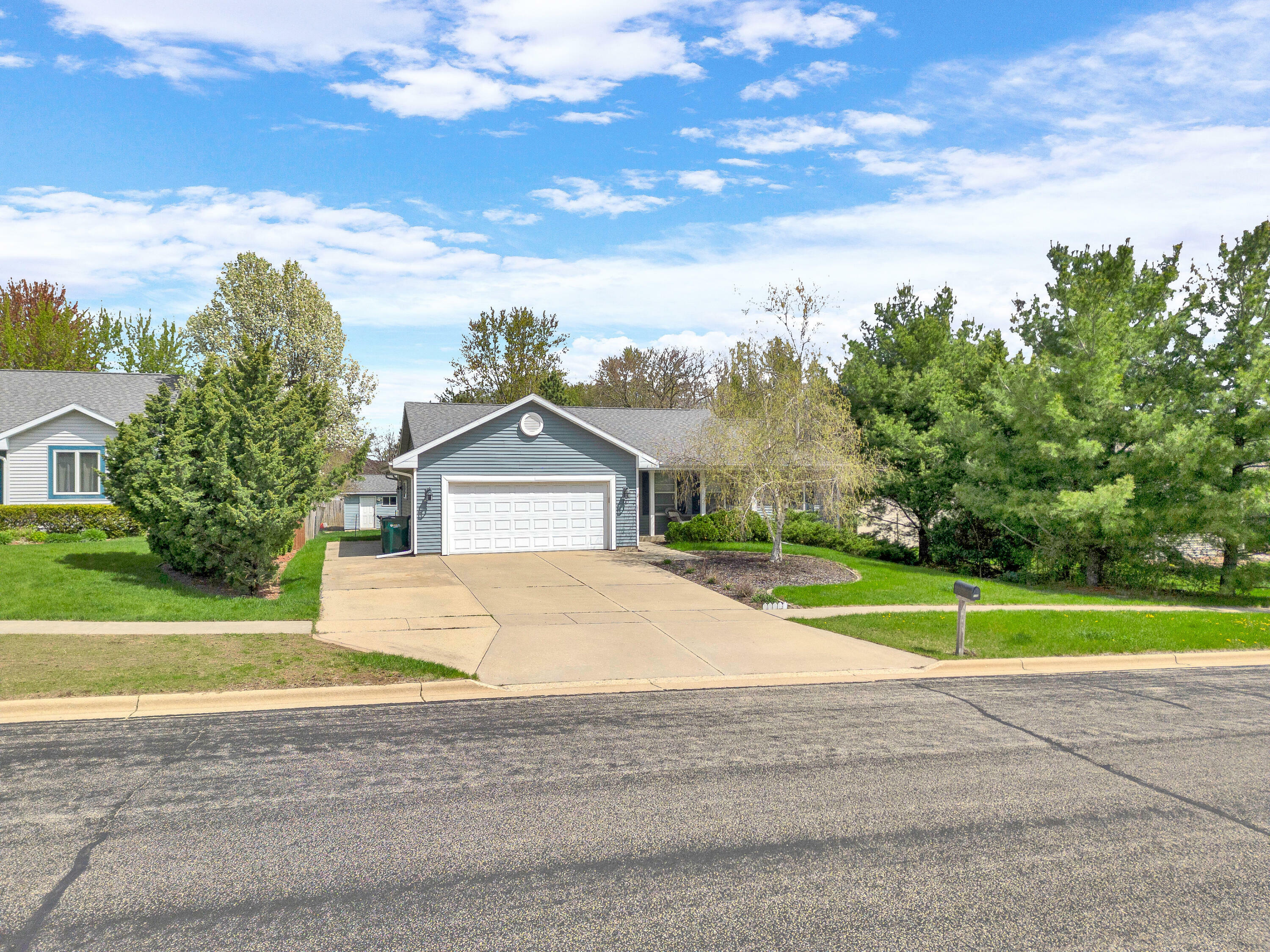 Property Photo: 113 E Highland Ave WI 53538