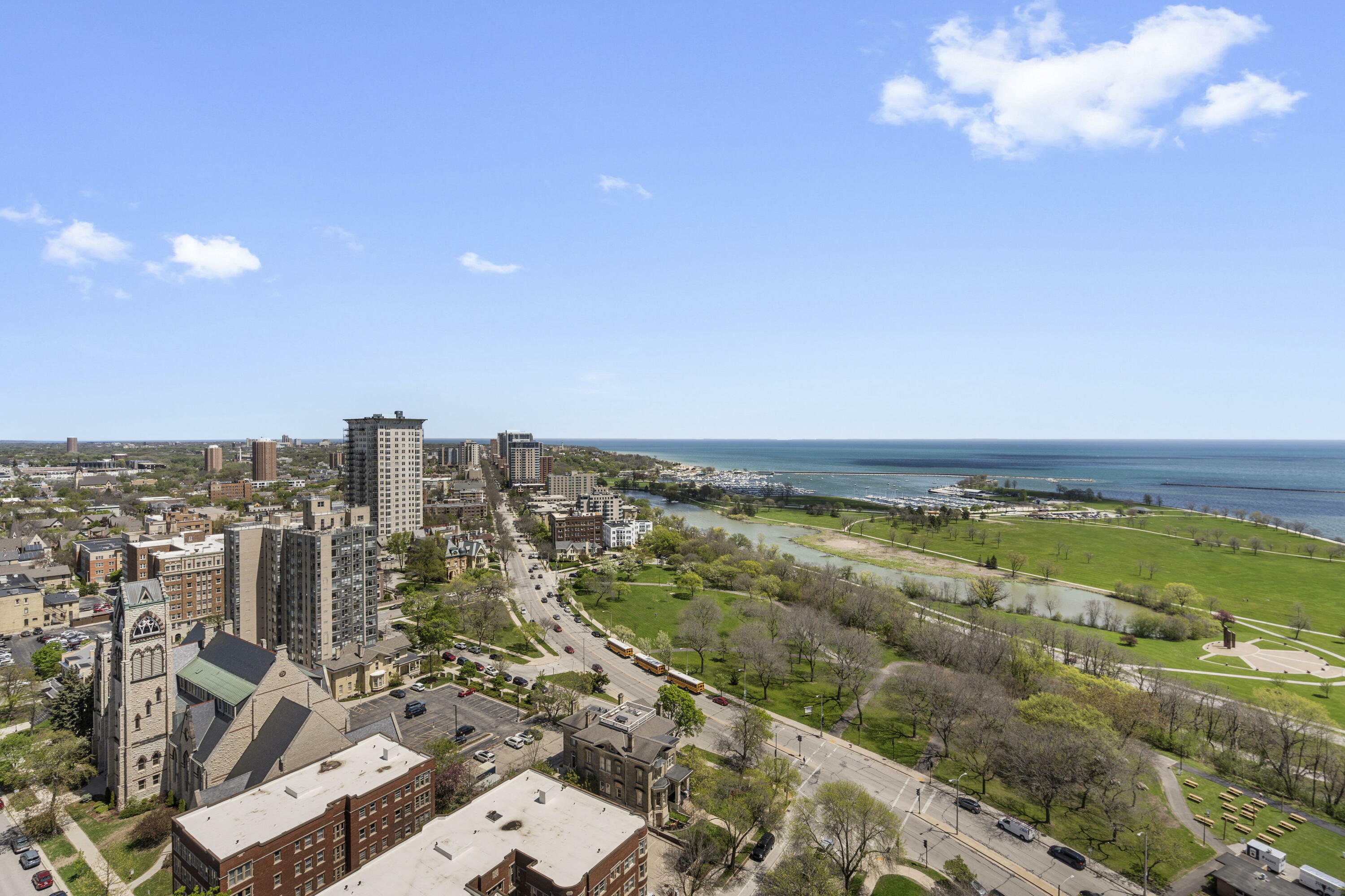 929 N Astor St 2608  Milwaukee WI 53202 photo