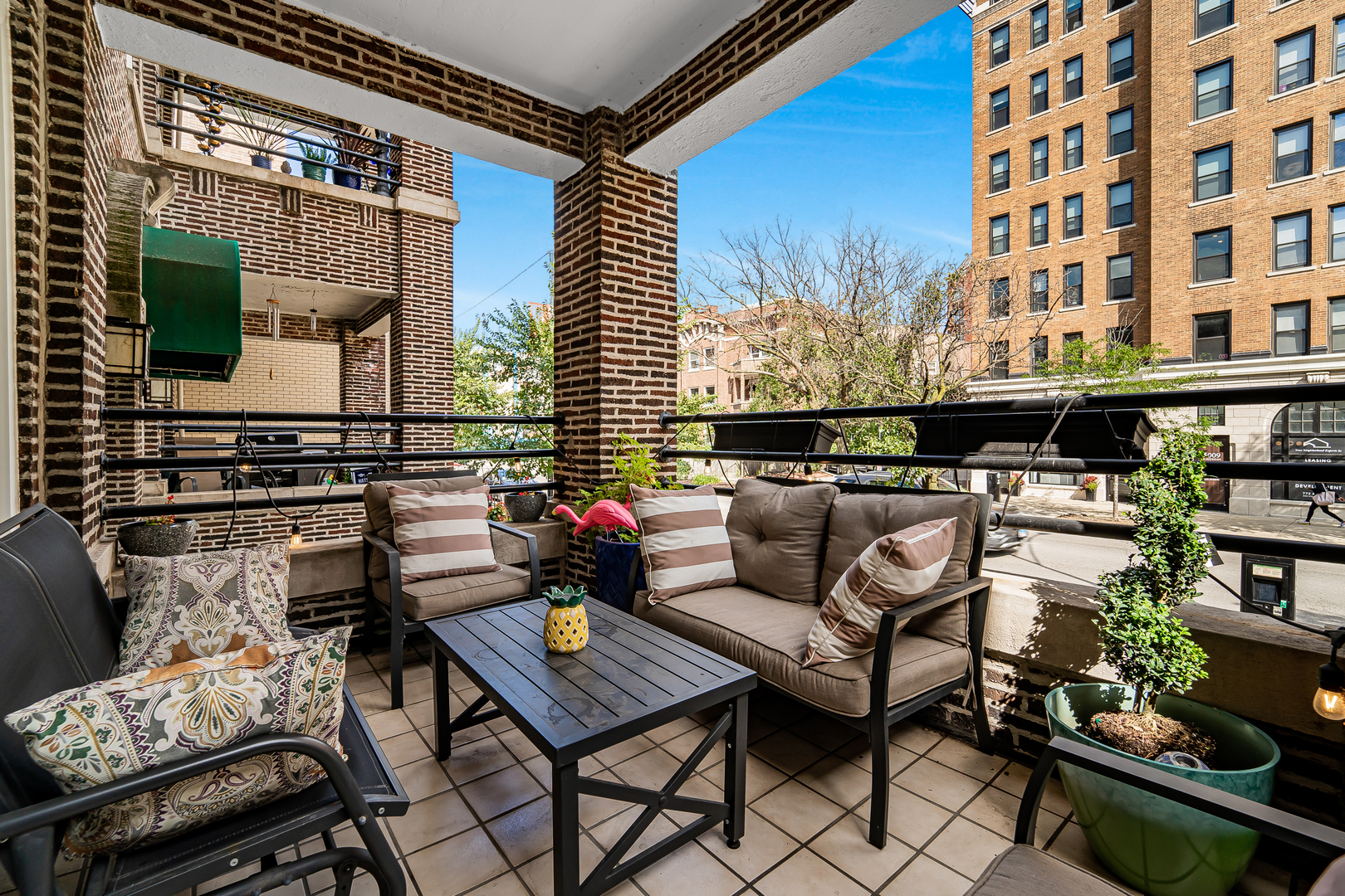 Property Photo: 5016 N Sheridan Road 1 IL 60640