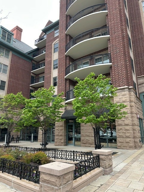 Property Photo:  44 N Vail Avenue 313  IL 60005 