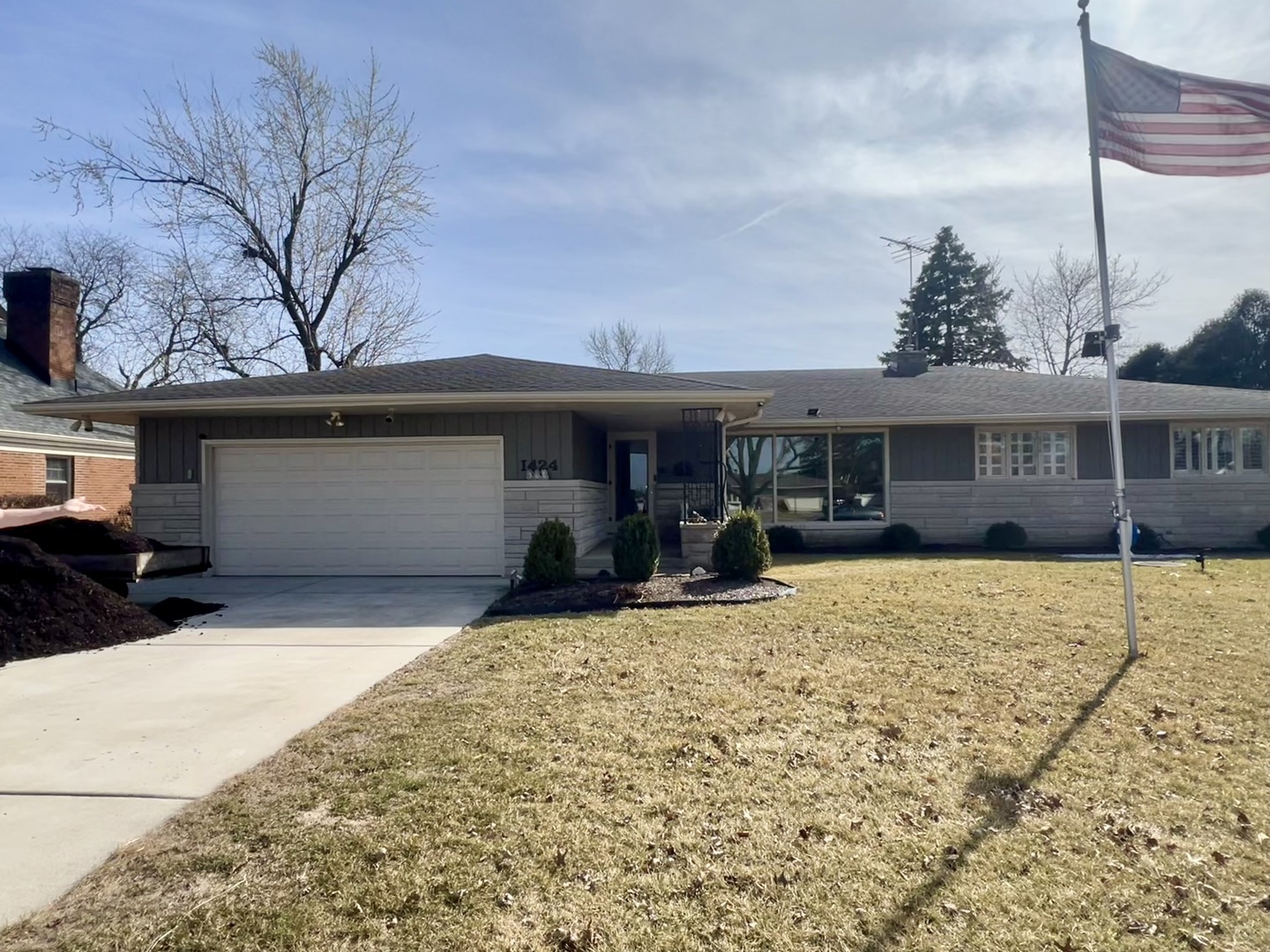 Property Photo: 1424 Mason Avenue IL 60435