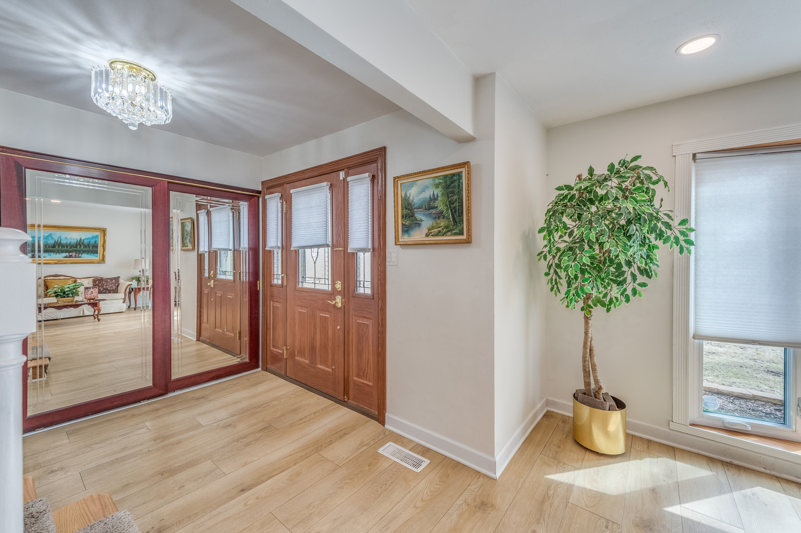 Property Photo: 1716 N Beech Road IL 60056