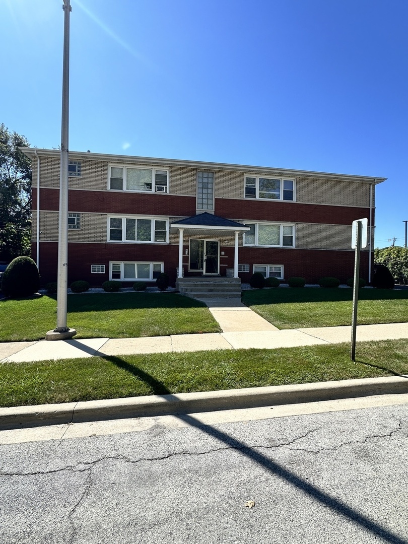 Property Photo: 7121 W 110th Street 1E IL 60482