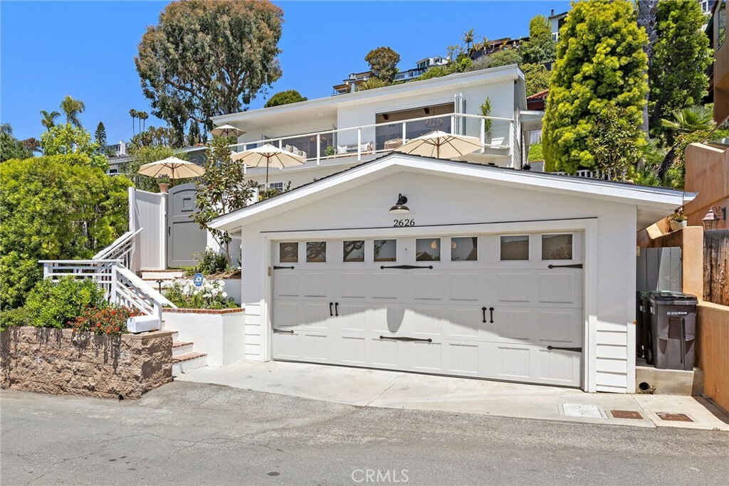 Property Photo:  2626 Glenneyre Street  CA 92651 