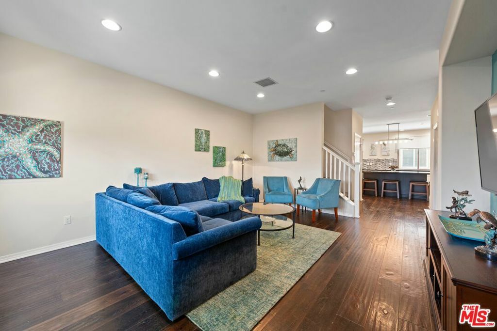 Property Photo: 616 W Imperial Avenue 2 CA 90245