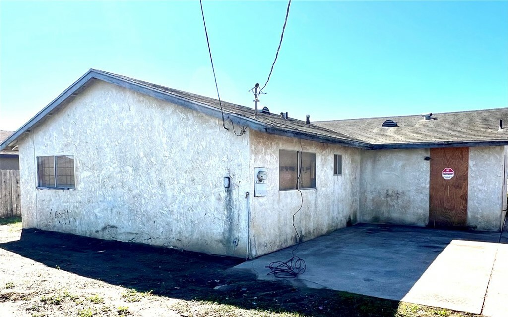 Property Photo: 1901 Ironwood Drive CA 93455