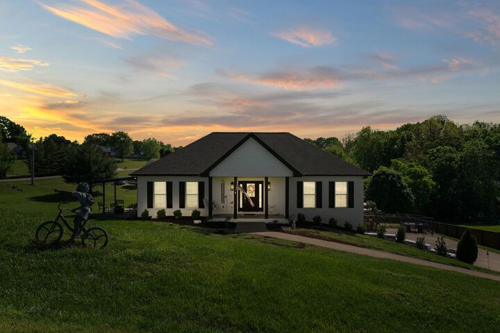 Property Photo: 1003 Ridgeview Dr TN 37146