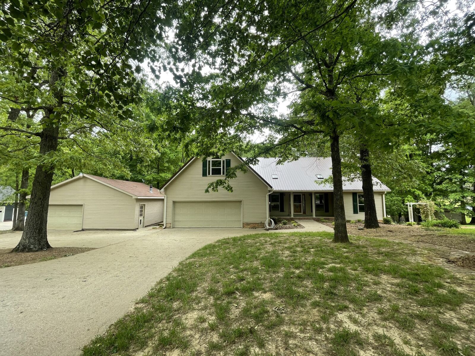 Property Photo: 1113 Hazel Dr TN 37043