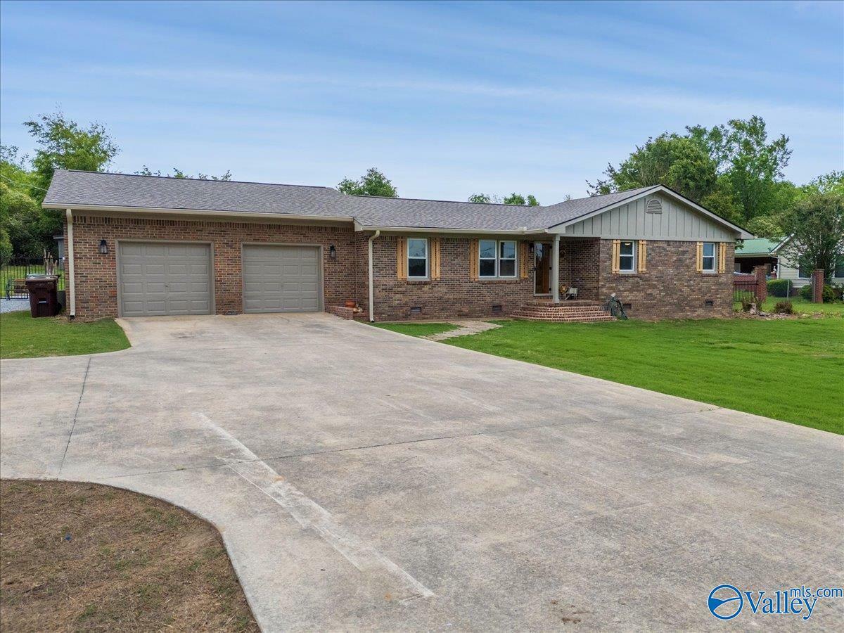 Property Photo: 15579 Quinn Road AL 35611