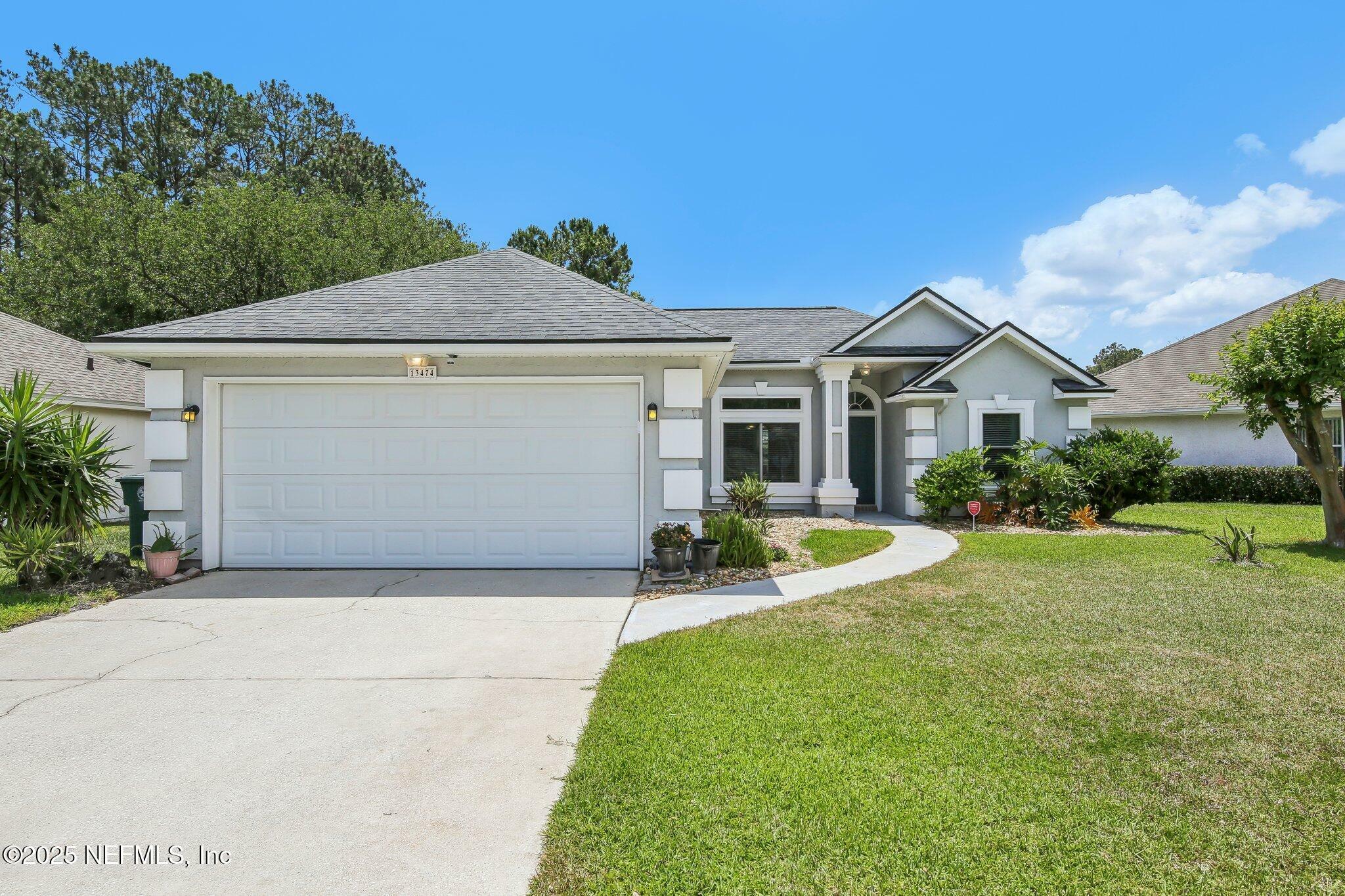 Property Photo: 13474 Las Brisas Way FL 32224