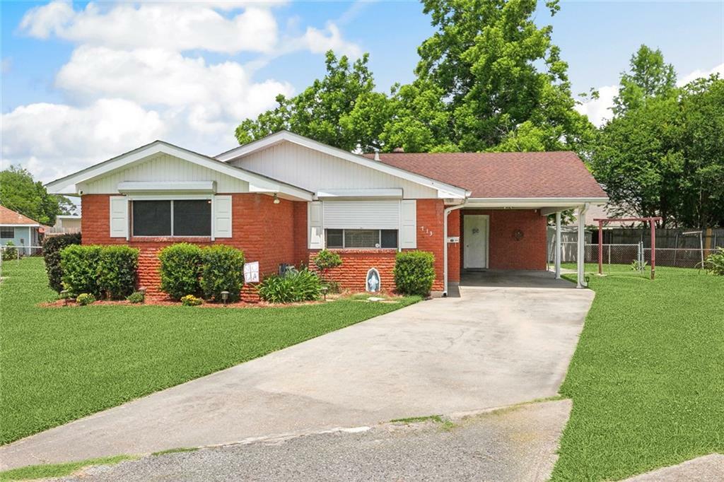 Property Photo: 713 Lydia Court LA 70072