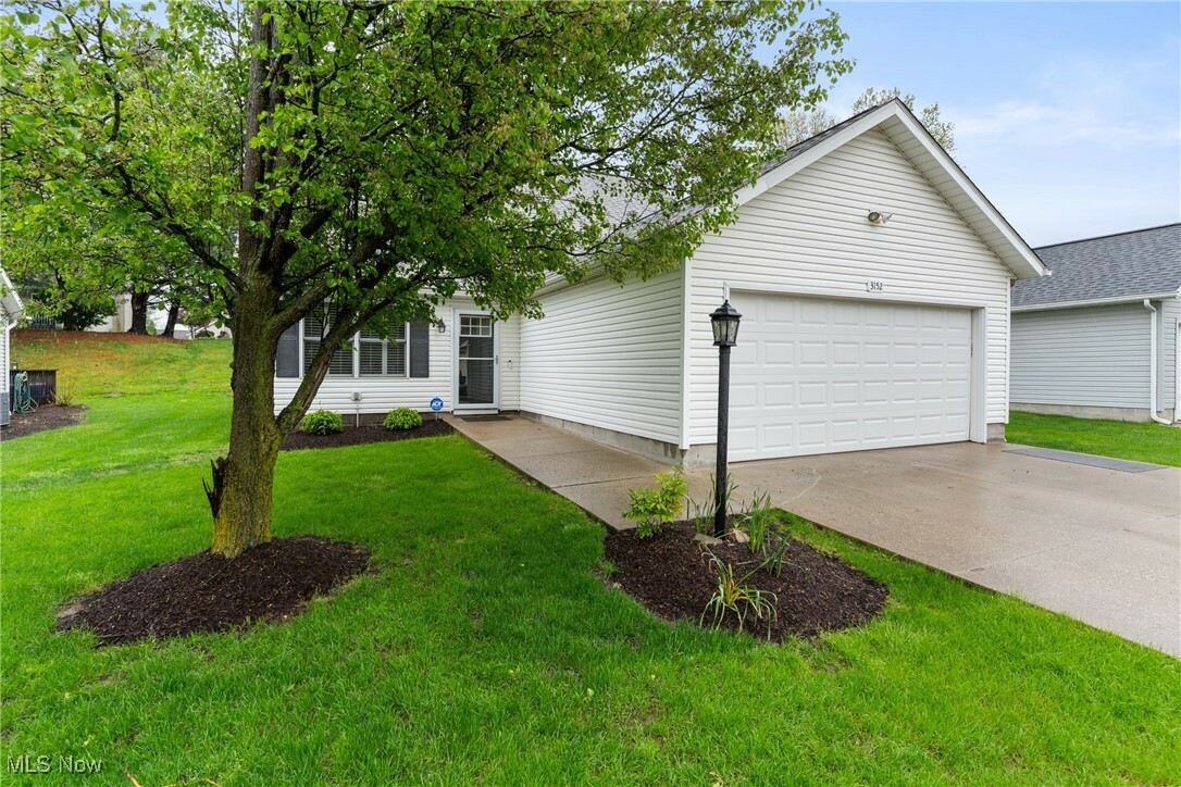 Property Photo: 3152 Pondview Drive OH 44266