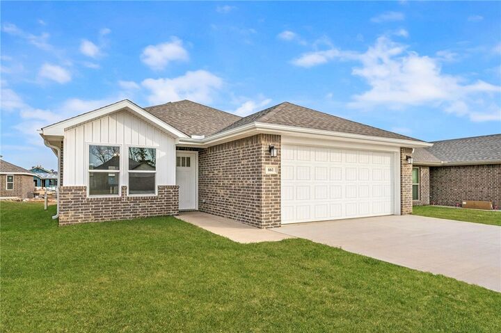 Property Photo:  661 Kendra Street  AR 72753 