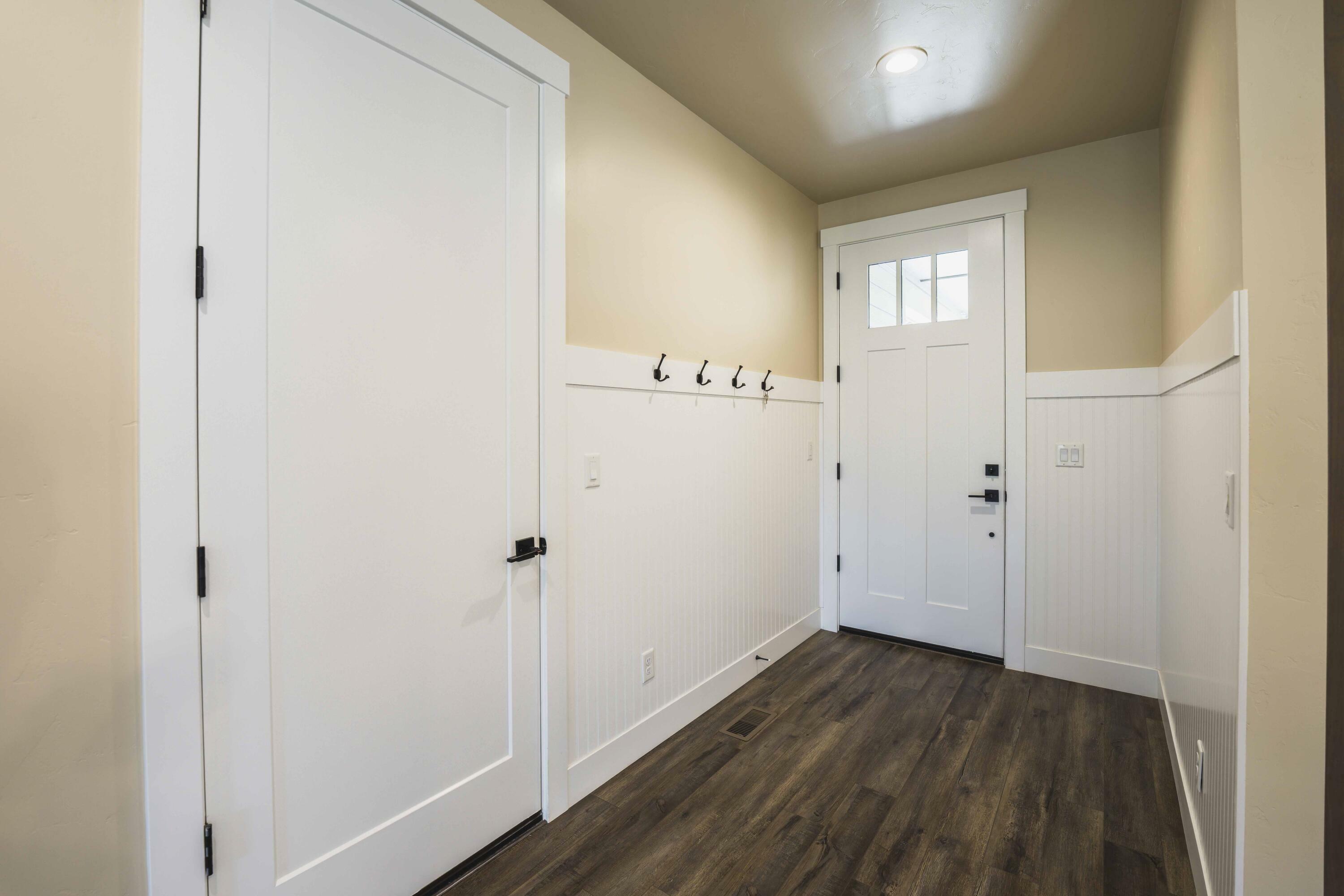 Property Photo: 2668 NW 25th Street OR 97756