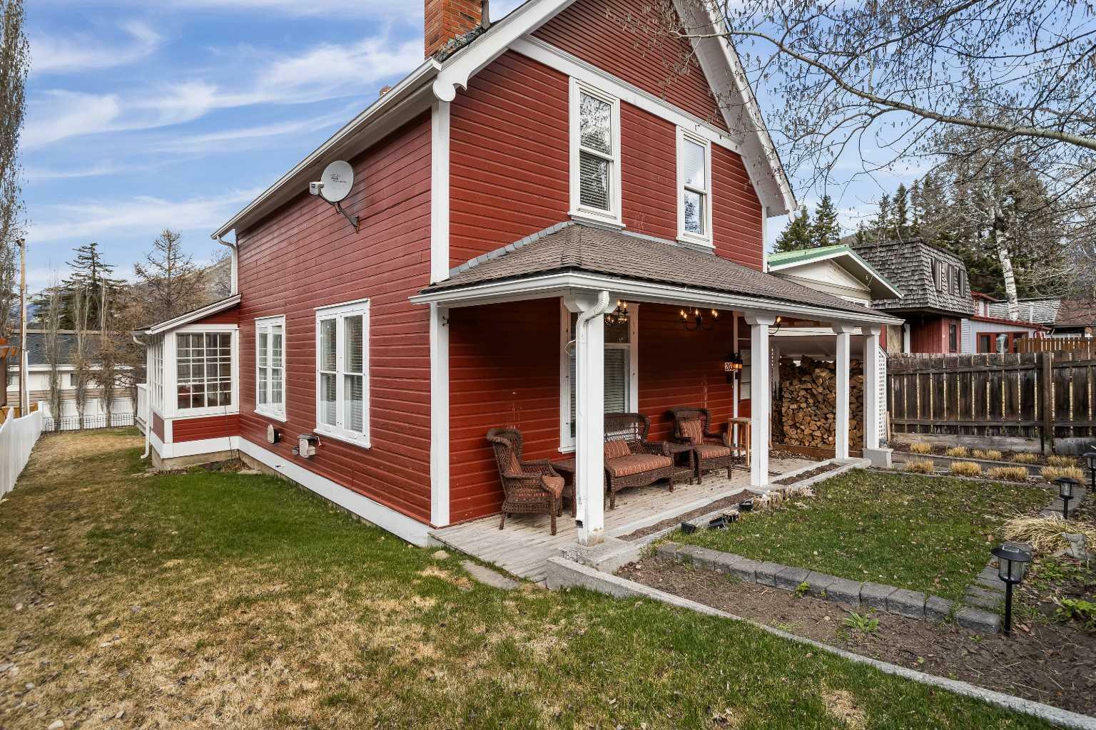 Property Photo: 203 Otter Street AB T1L 1A3