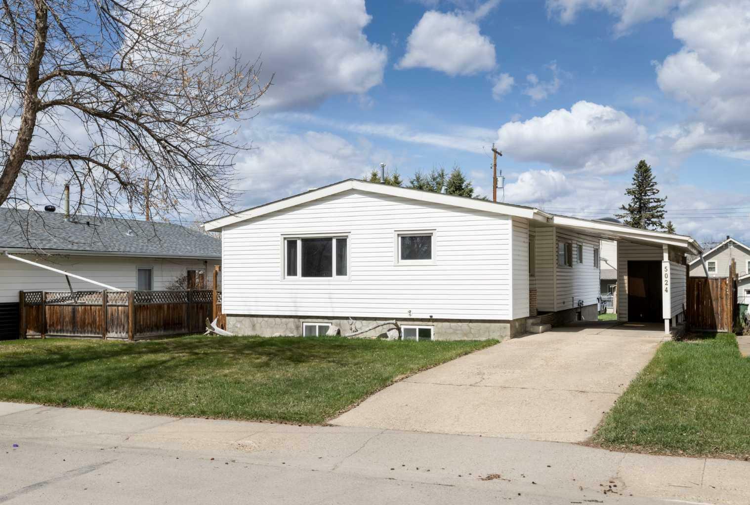 Property Photo: 5024 46 Street AB T4G 1L6