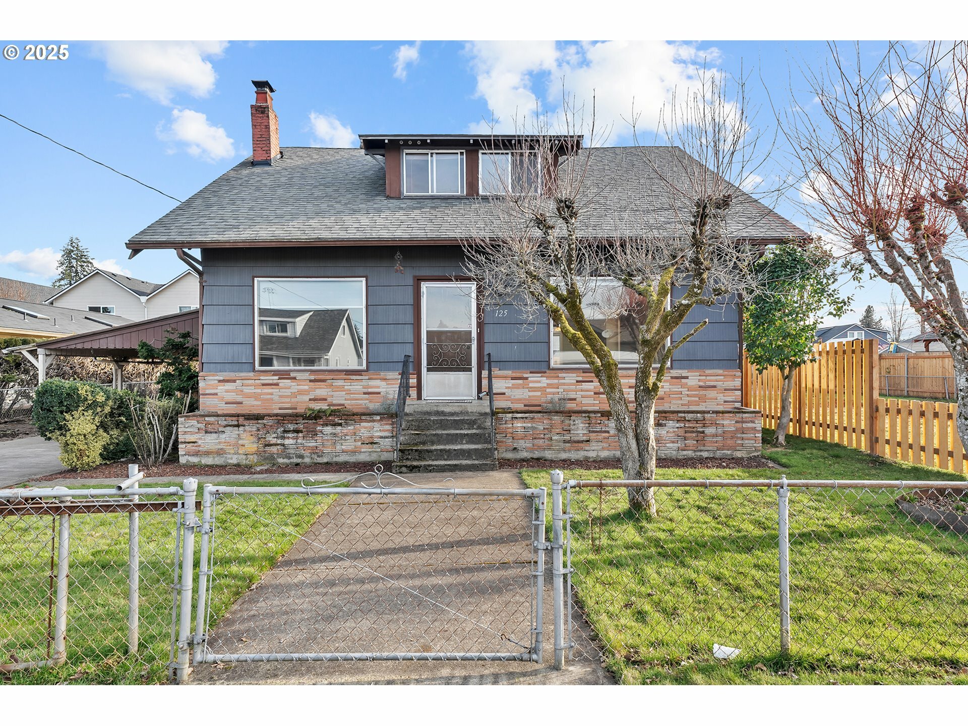 Property Photo: 125 E Jersey St OR 97027