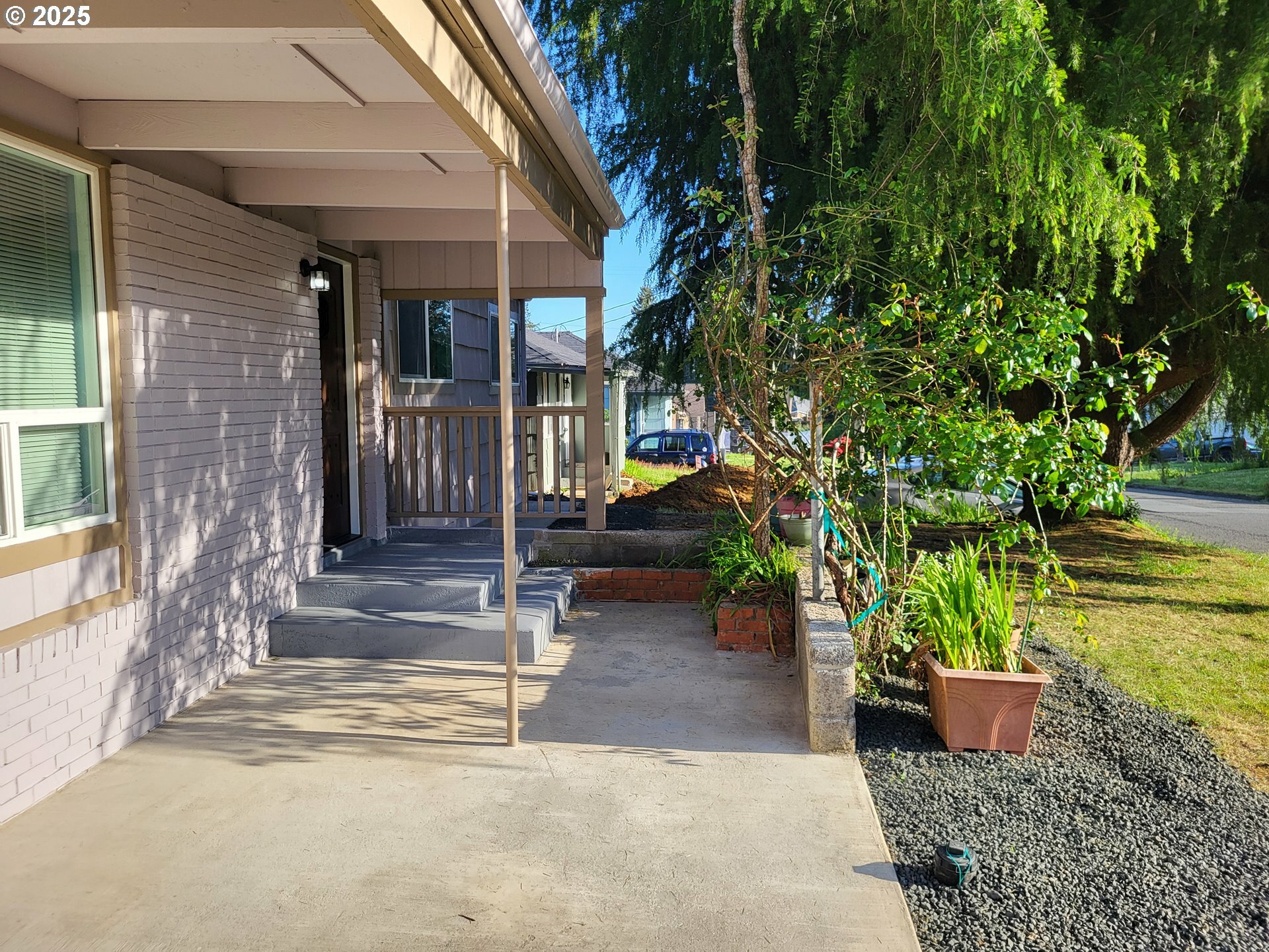 Property Photo: 1582 N Ivy St OR 97423