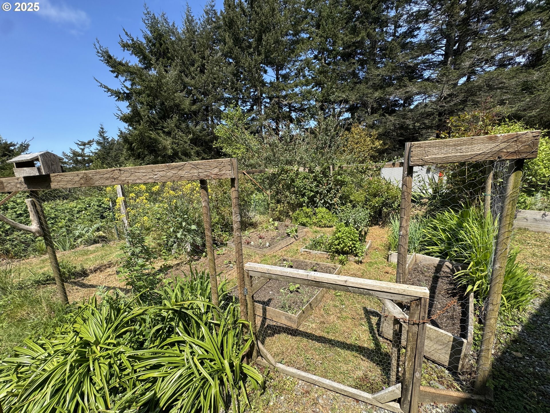 Property Photo: 94516 Riley Creek Way OR 97444