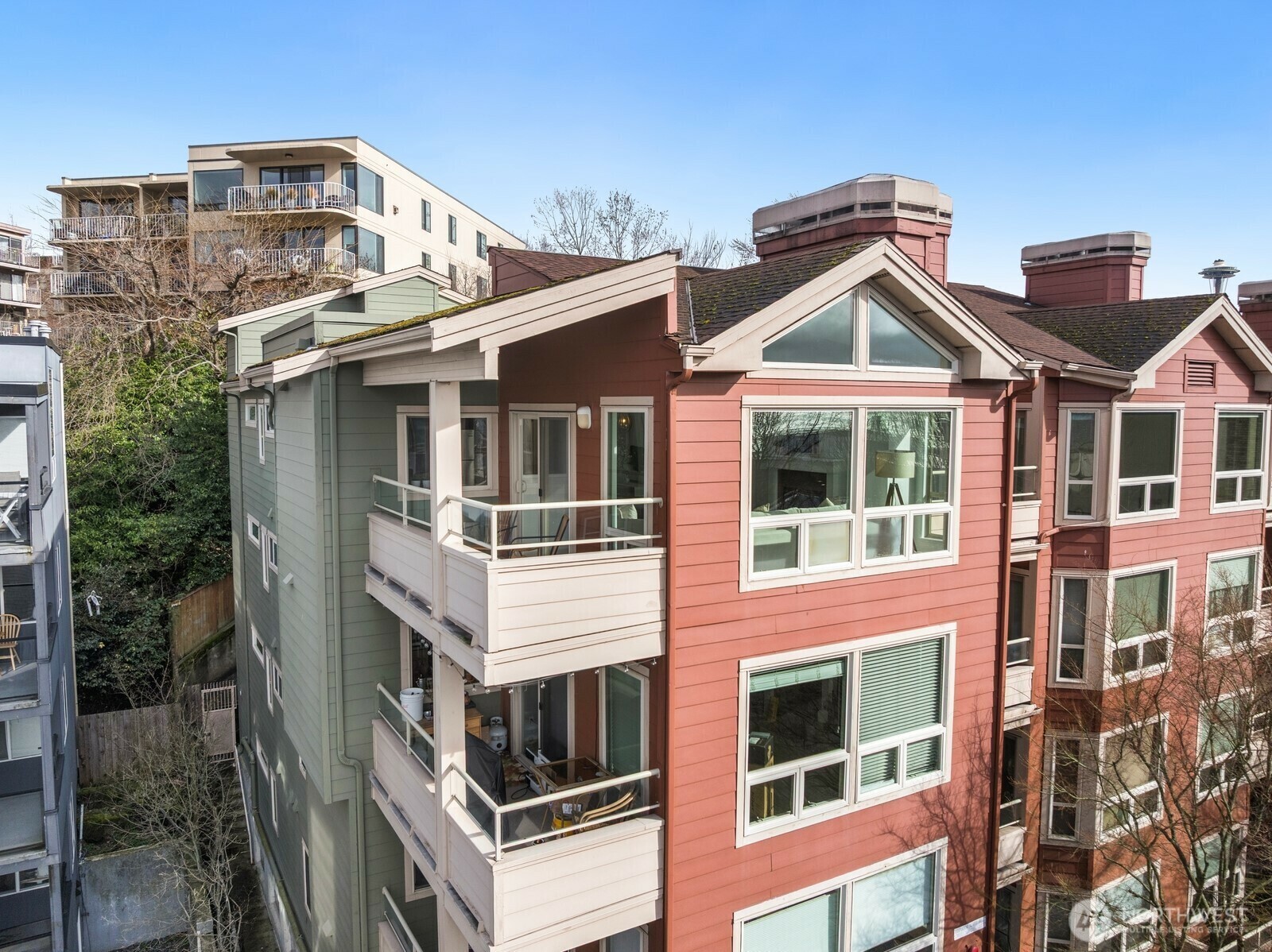 Property Photo: 522 W Mercer Place 401 WA 98119