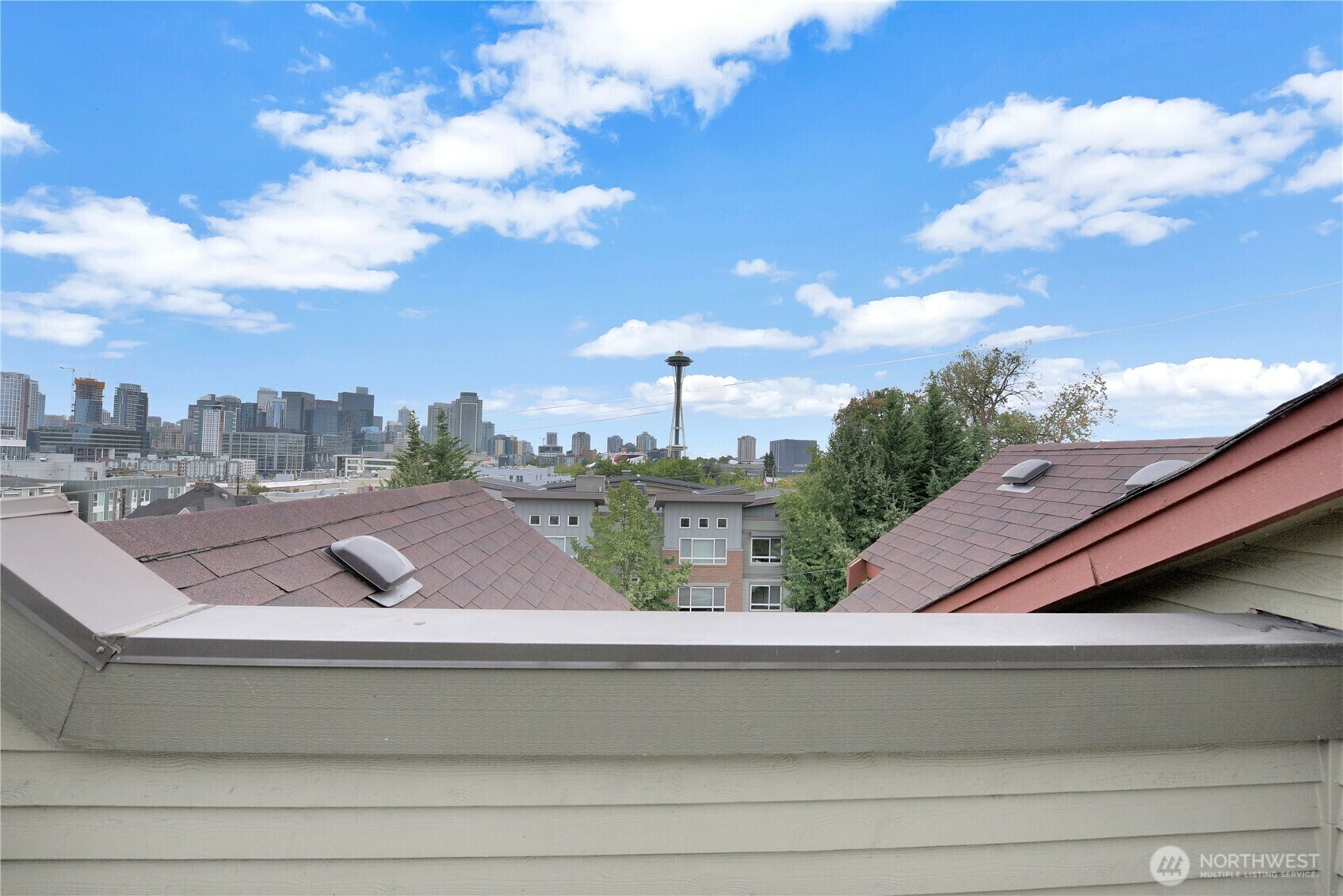 Property Photo: 406 Aloha Street WA 98109