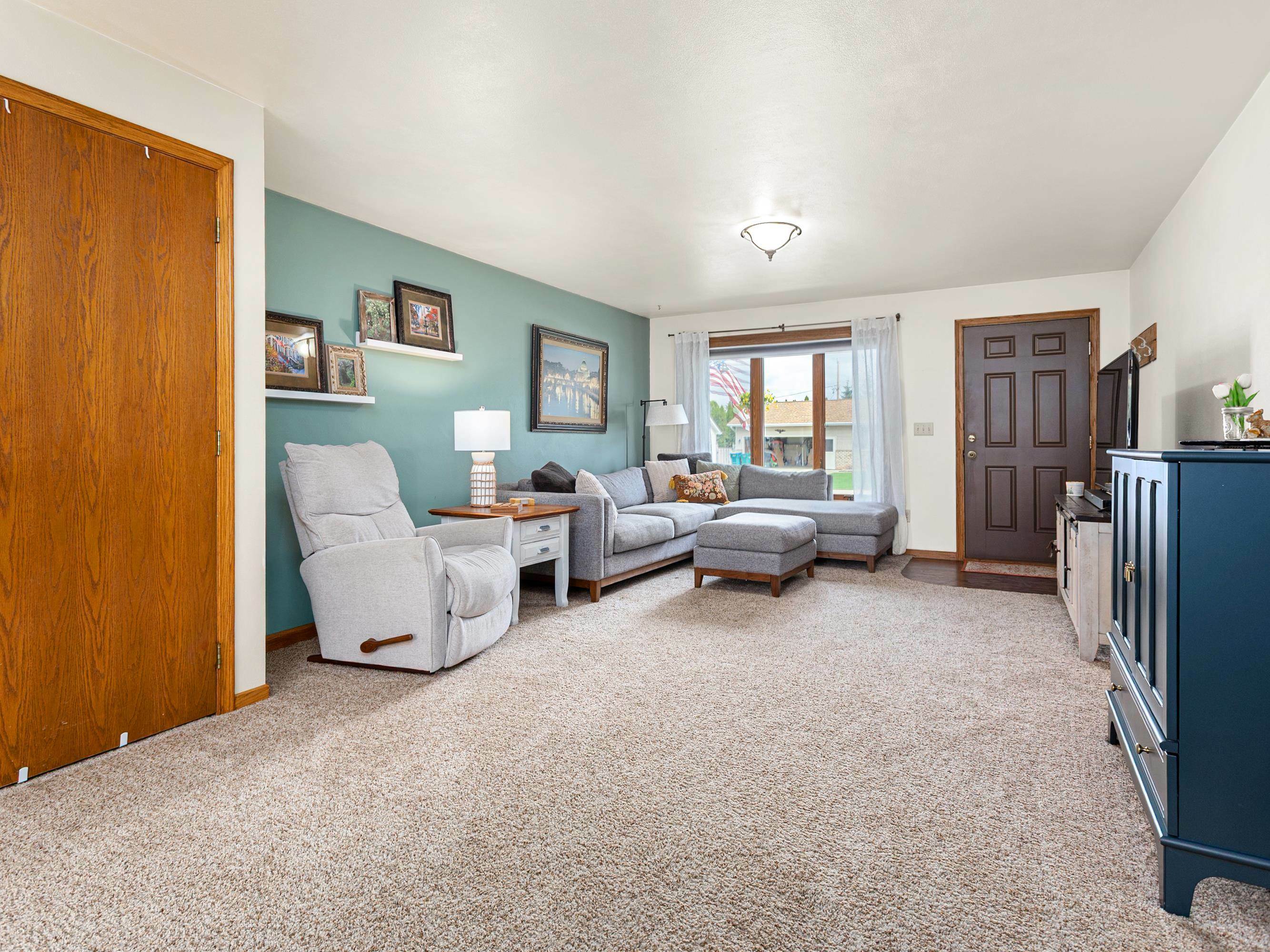 Property Photo: 1343 W Roselawn Drive WI 54914-6922