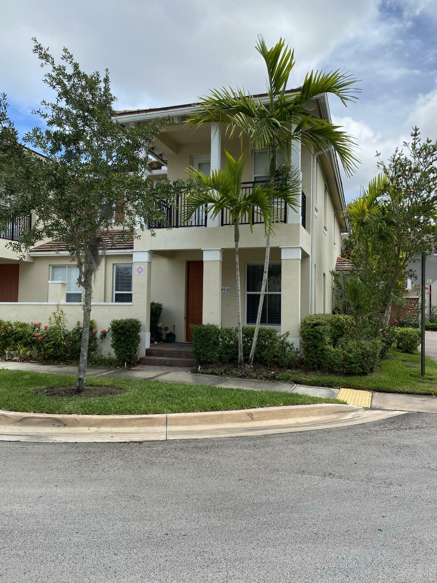 Property Photo: 4536 Monarch Way Way FL 33073