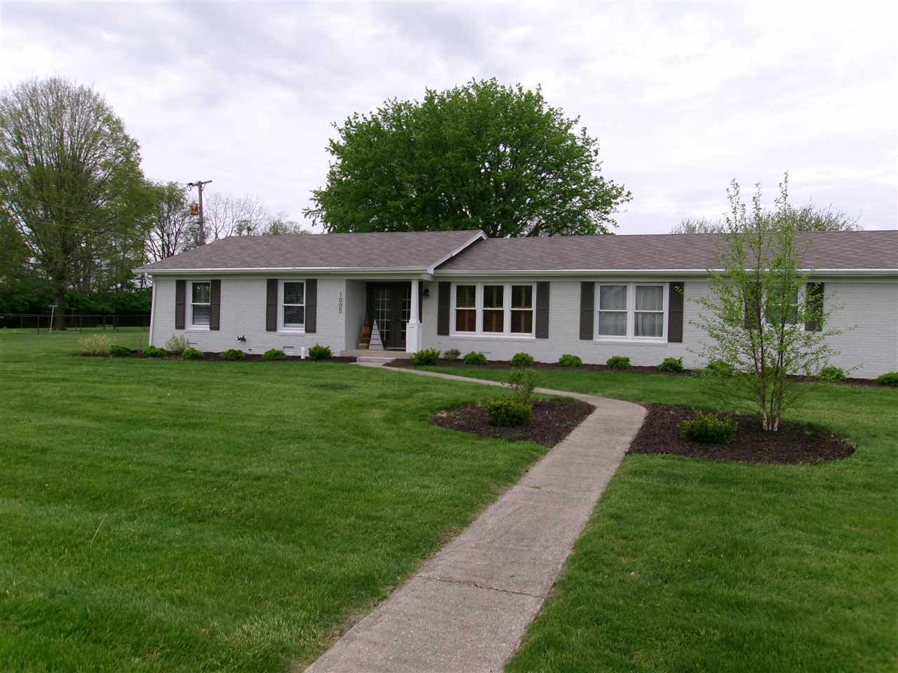 Property Photo: 1005 E Delaware Street IN 47327